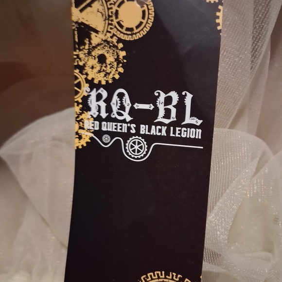 RQ BL- High-Low Lace Layered Skirt in Beige and Cream - Picture 7 of 15